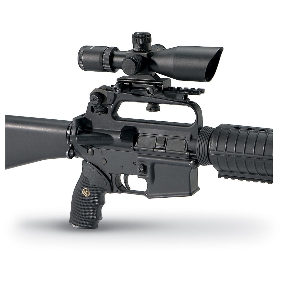 expert-shooting-with-an-ar-15-scope-aimpoint-pro